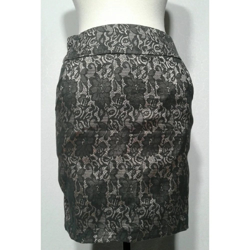 Forever 21 beige skirt size M